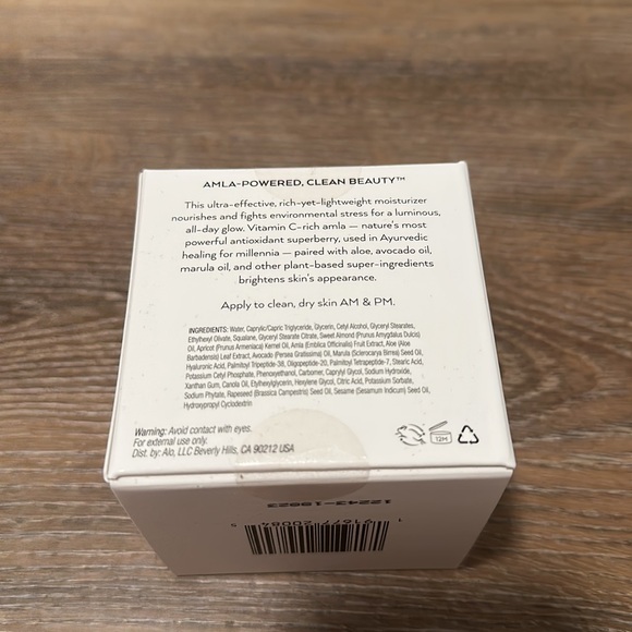 Alo luminizing face moisturizer - Picture 4 of 5